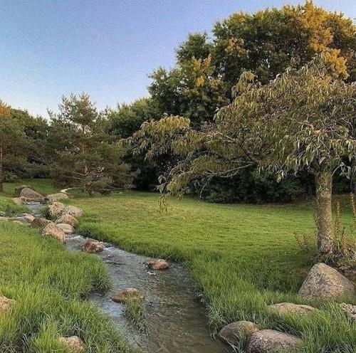 دانلود آهنگ چمدون جمعه میخوای بری از پریشب تو قیافه ای 