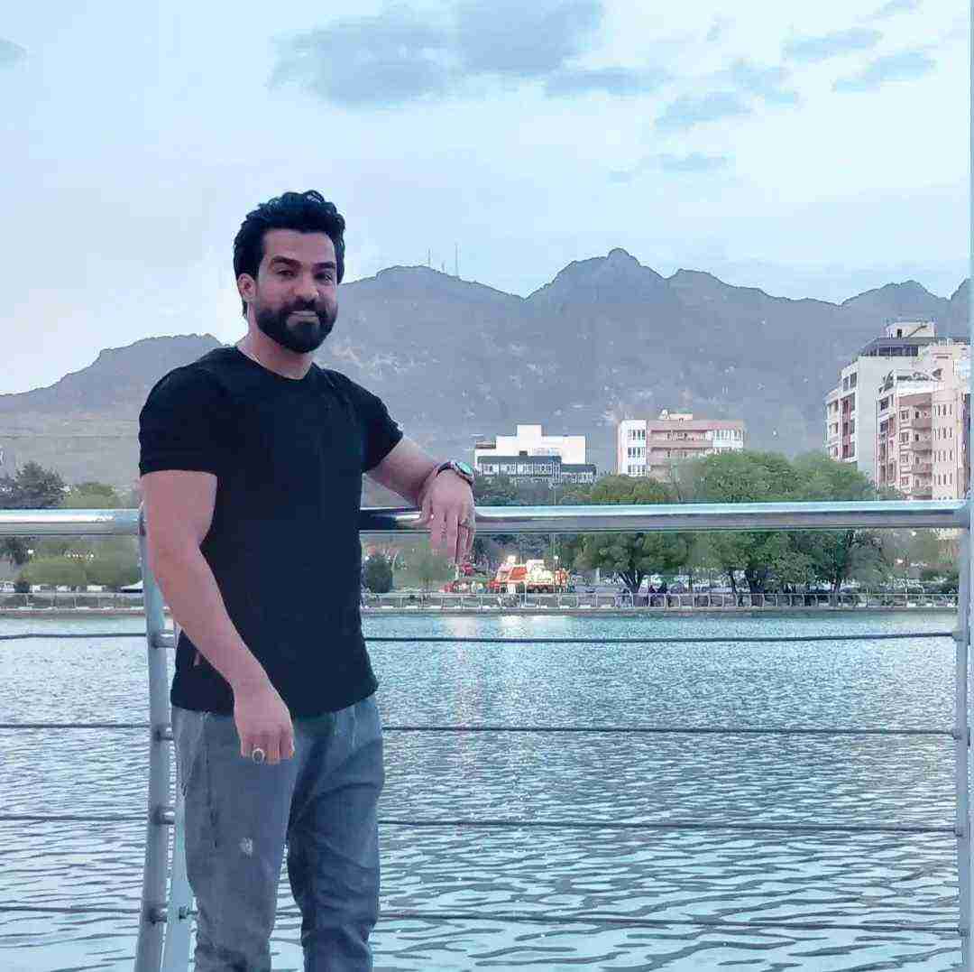 دانلود آهنگ چه سخت میگذره ای شوای زنده داری حمیدرضا بابایی