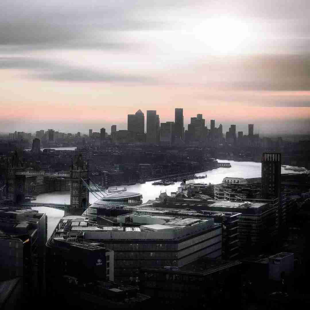 دانلود آهنگ کجا روم که مقصدم تویی و من مسافرم