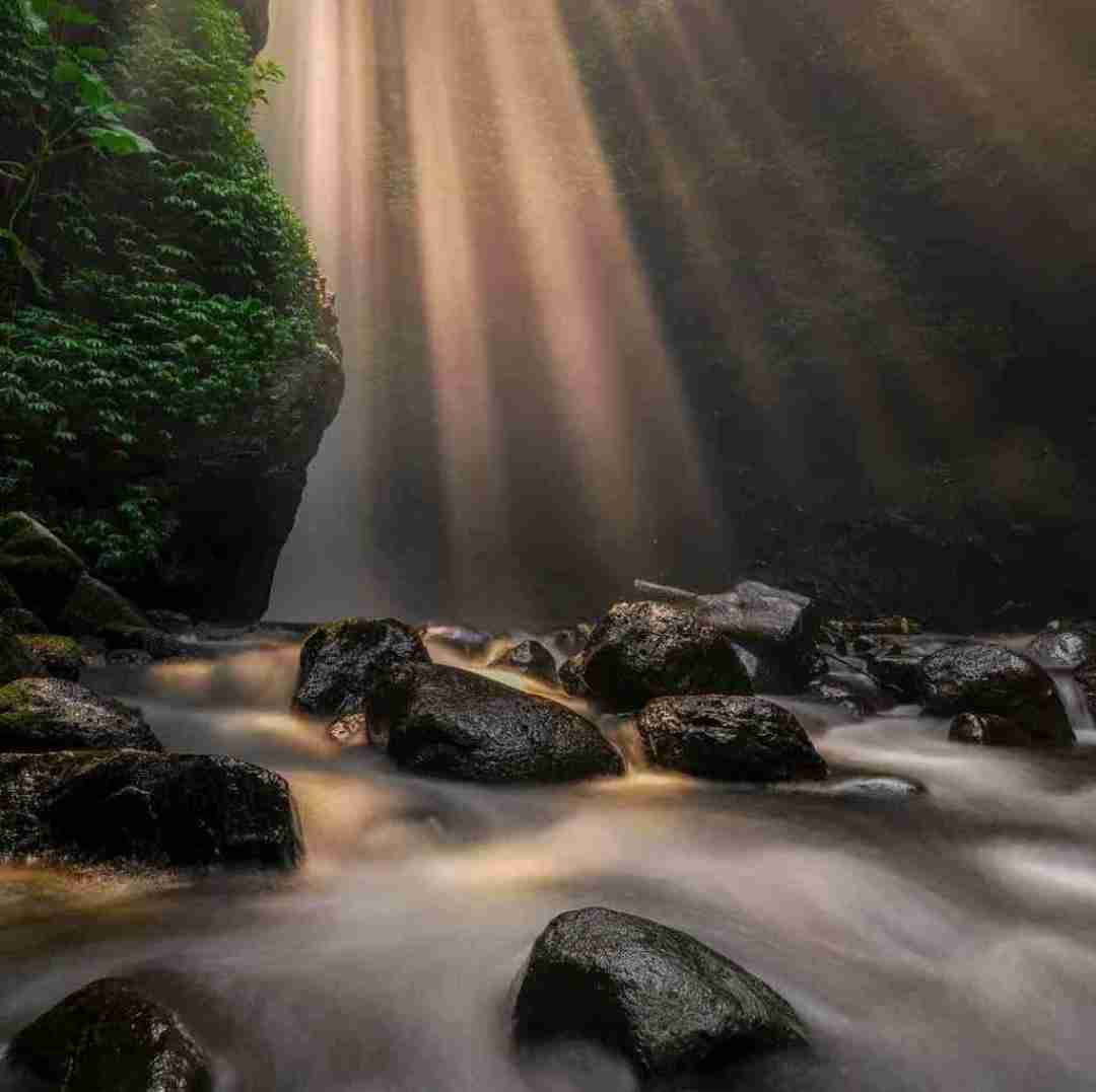 دانلود آهنگ به اون آدم قبل بر نمیگردم خوب نی حالم 