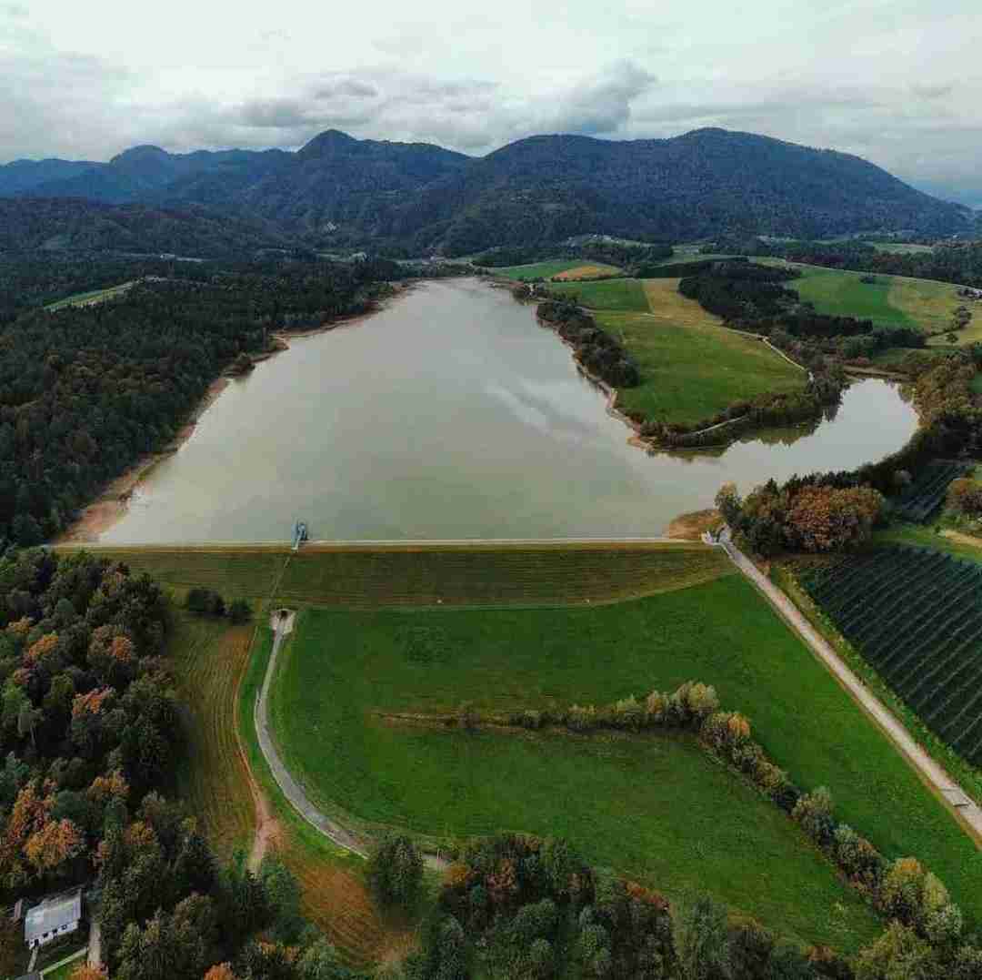 دانلود آهنگ موهامو میبندم شاید یادم بره پریشونم با صدای زن
