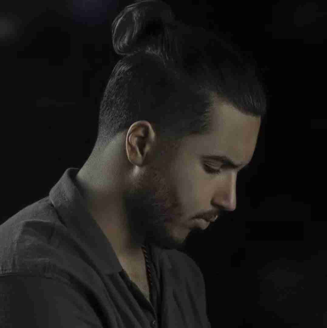 دانلود آهنگ یه روزی میرسه که تو بغل یکی دیگه یاد من میفتی ققنوس