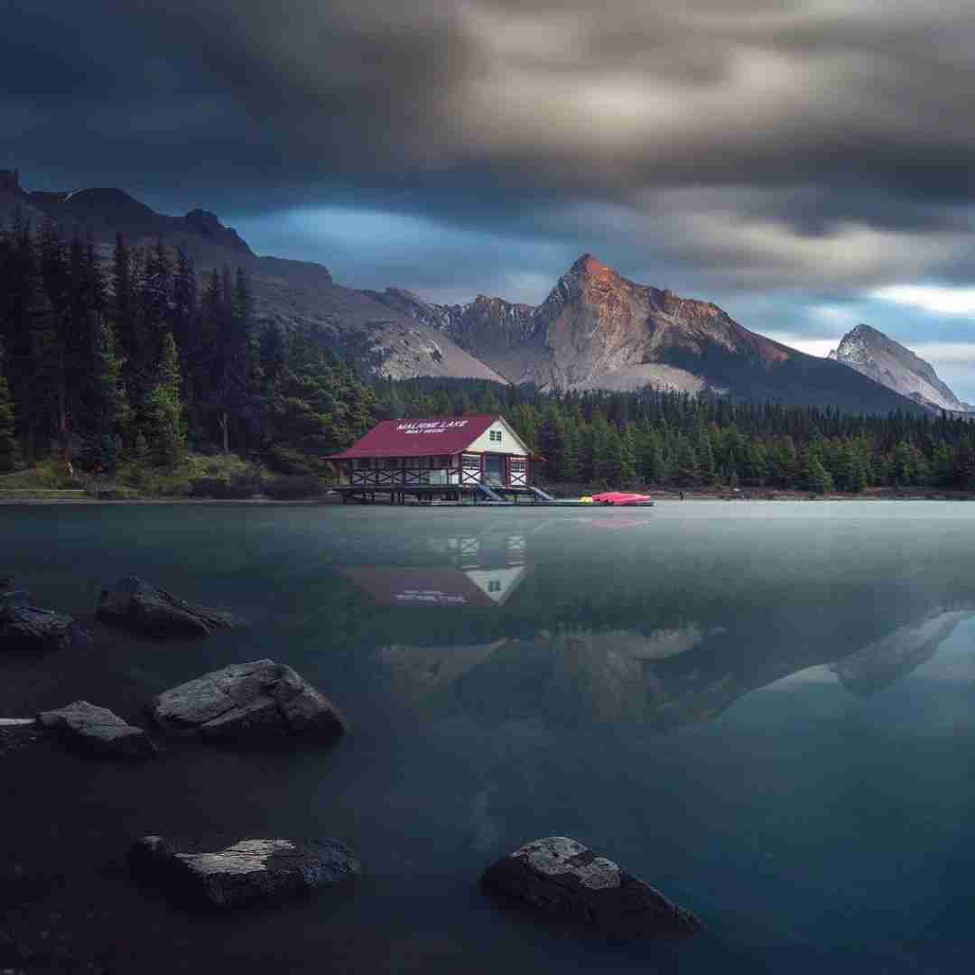دانلود آهنگ دیگه نمیتونم بدون تو ادامشو برم اگه بچا میان دورم 