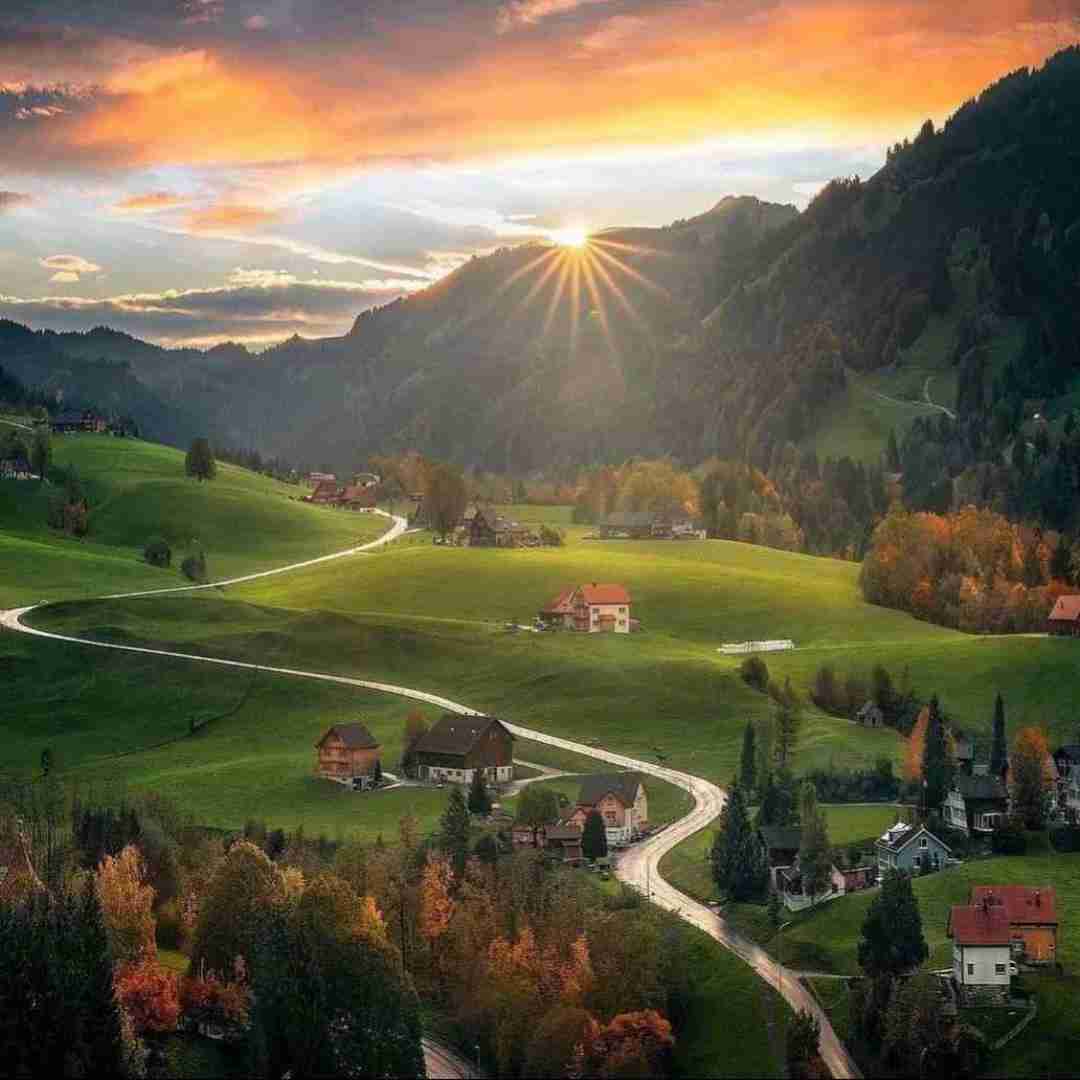 دانلود آهنگ داره بارون میزنه نم نم خیابونا چه سردن 