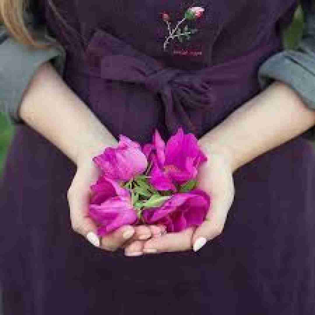 دانلود آهنگ خوشحالم کن با یه چمدون برید از دورم 