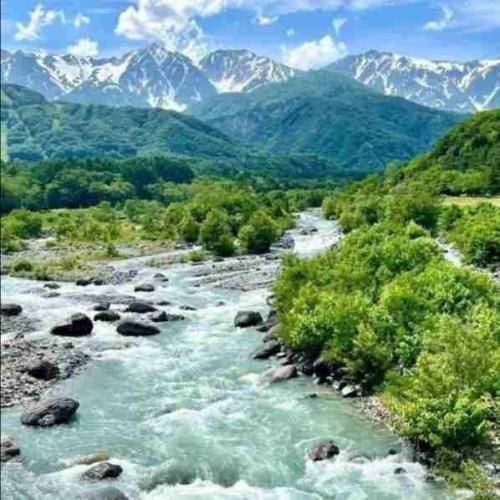 دانلود آهنگ با من از عشقت حرف نزن صدای پسر 
