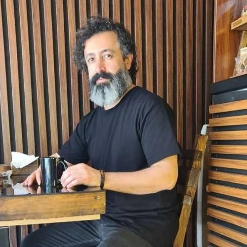 دانلود آهنگ پشت بارونای نم نم من هنوزم‌ چشم براتم والایار