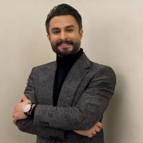 دانلود آهنگ تو چه زیبا خنده را به لبم می آوری ماه محو تو راغب