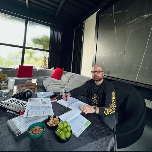 دانلود آهنگ دو دستی هیپهاپولوژیست