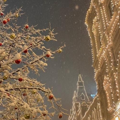 دانلود آهنگ دیگه فقط جمعه نی شنبه دوشنبه هر روز دلگیره